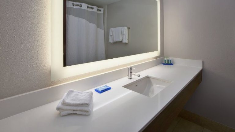 Holiday Inn Express & Suites Cincinnati Northeast-Milford