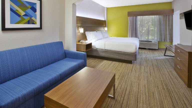 Holiday Inn Express & Suites Cincinnati Northeast-Milford
