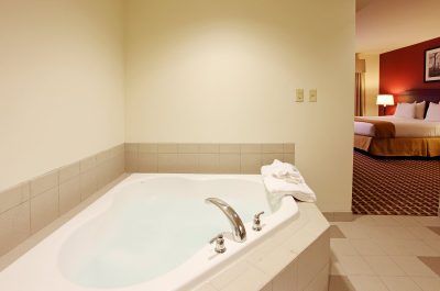 Holiday Inn Express Suites Columbus OSU Medical Center an IHG Hotel qbkw0pnah5ded2h7ngvdj86zk52zgy71so0qwmlwm2 - jacuzzi hotel room