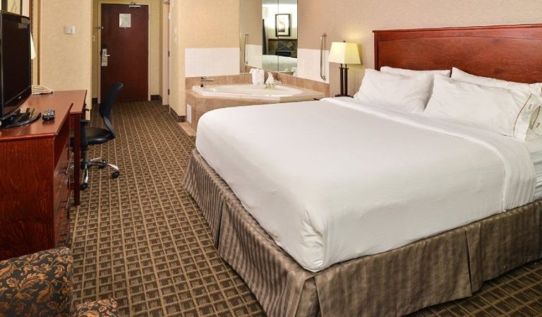 Holiday Inn Express & Suites Edmonton North, an IHG Hotel