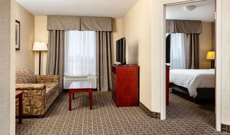 Holiday Inn Express & Suites Edmonton North, an IHG Hotel