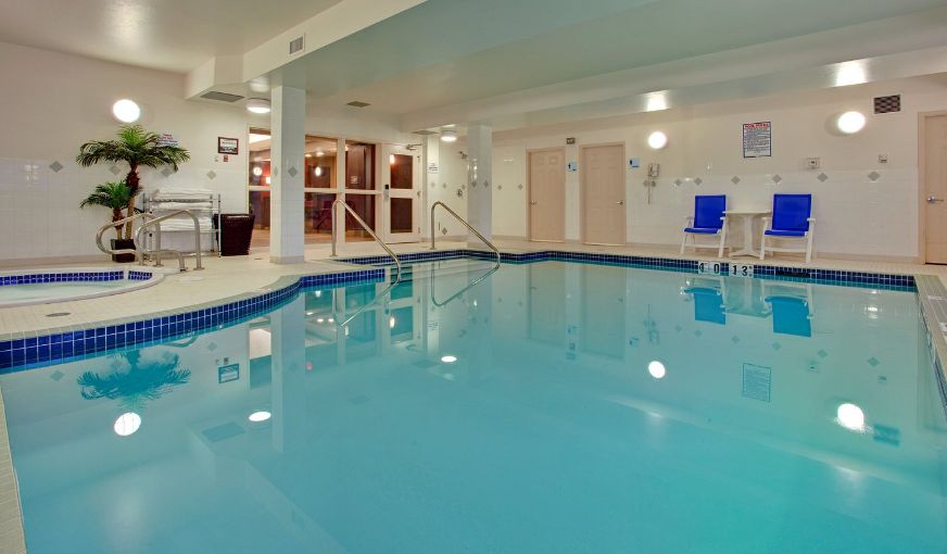 Holiday Inn Express & Suites Edmonton North, an IHG Hotel, room with private jacuzzi, photo 7