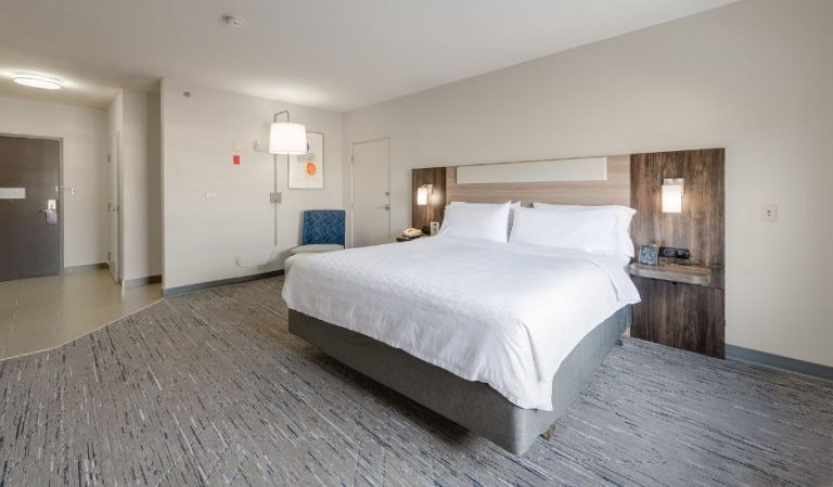 Holiday Inn Express & Suites Edmonton South, an IHG Hotel