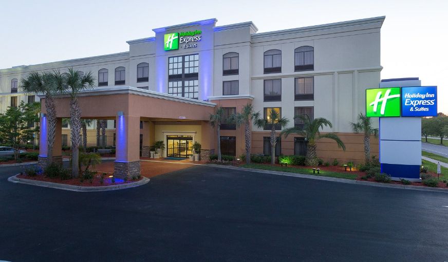 Holiday Inn Express & Suites Jacksonville Airport, an IHG Hotel, room with private jacuzzi, photo 6