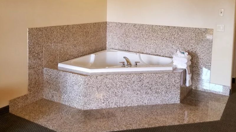 Hampton Inn & Suites by Hilton Mesquite, room with private jacuzzi, photo 1