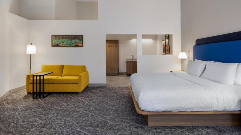 Hampton Inn & Suites by Hilton Mesquite, room with private jacuzzi, photo 2