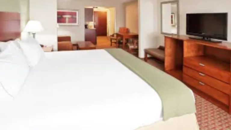 Holiday Inn Express & Suites Niagara Falls, an IHG Hotel
