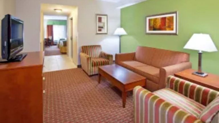 Holiday Inn Express & Suites Niagara Falls, an IHG Hotel