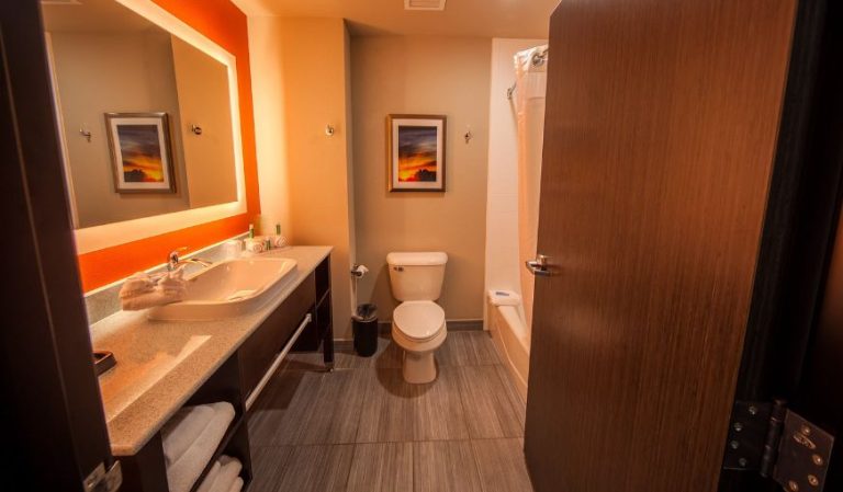 Holiday Inn Express & Suites Oklahoma City Southeast – I-35