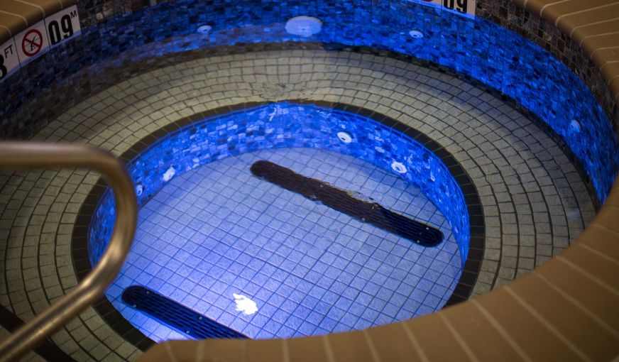 Holiday Inn Express & Suites Oklahoma City Southeast – I-35, room with private jacuzzi, photo 8