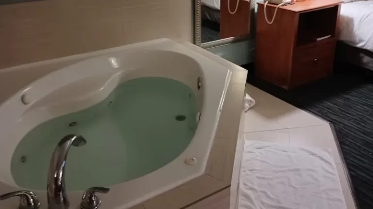 Holiday Inn Express & Suites Richmond-Brandermill-Hull St., an IHG Hotel