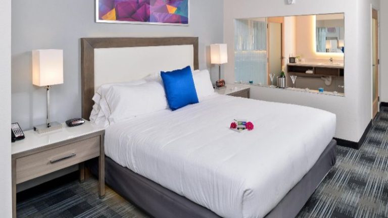 Holiday Inn Express & Suites San Diego – Mission Valley