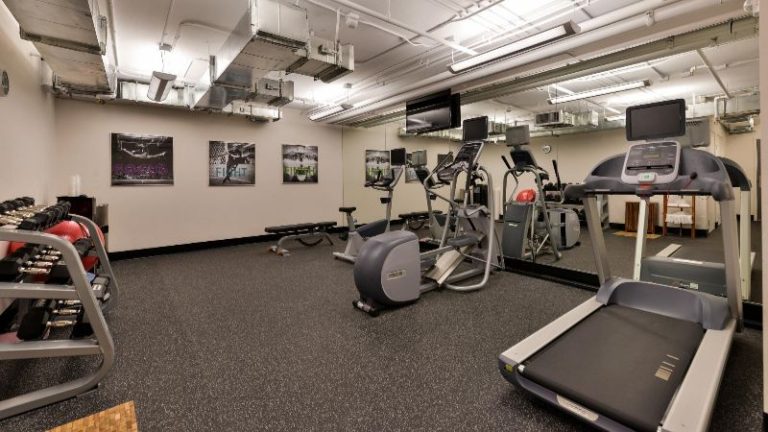 Holiday Inn Express & Suites San Diego – Mission Valley