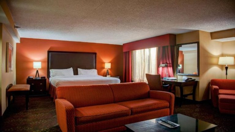 Holiday Inn Express & Suites Tyler South, an IHG Hotel