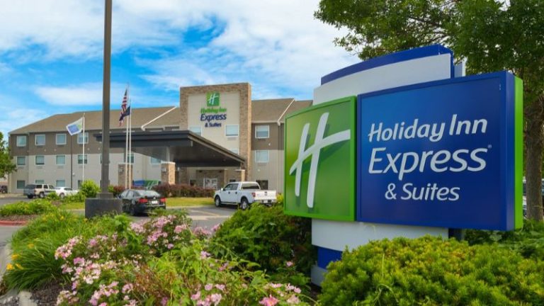 Holiday Inn Express & Suites – Omaha – 120th and Maple, an IHG Hotel