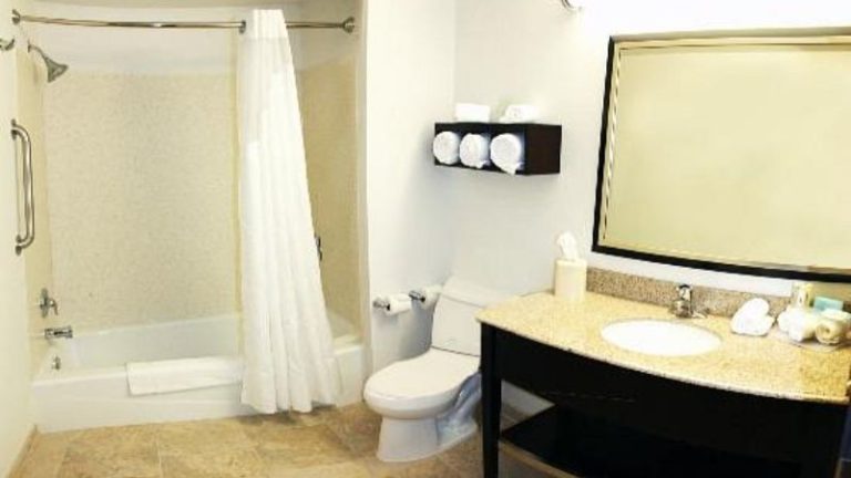 Holiday Inn Express Toledo North, an IHG Hotel