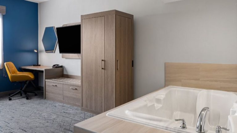 Holiday Inn Express Toledo North, an IHG Hotel