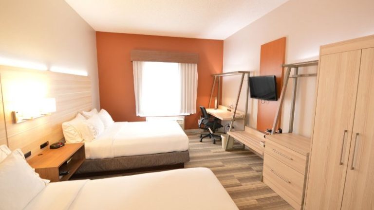Holiday Inn Express Toledo-Oregon