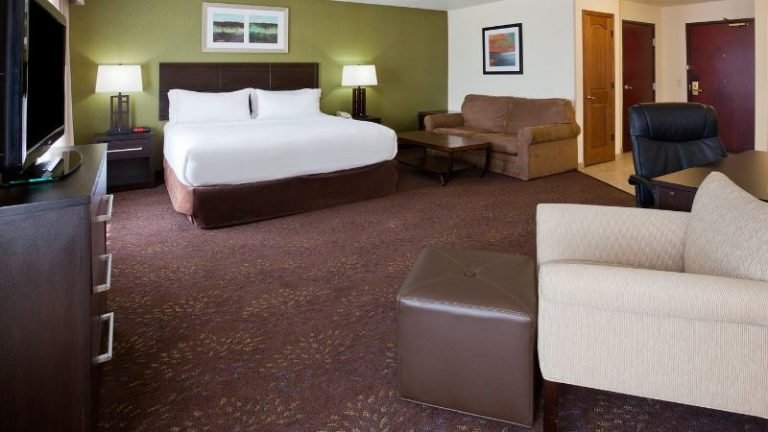 Holiday Inn Express & Suites Aberdeen