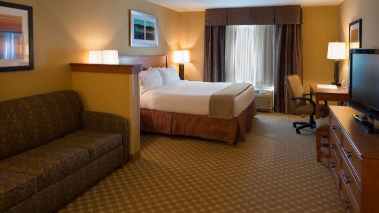 Holiday Inn Express & Suites Chicago West-Roselle, an IHG Hotel