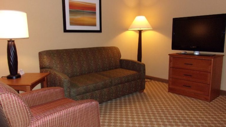 Holiday Inn Express & Suites Chicago West-Roselle, an IHG Hotel