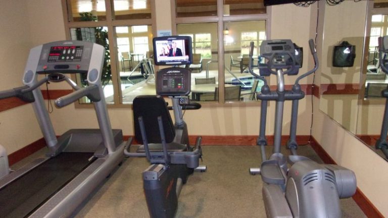 Holiday Inn Express & Suites Chicago West-Roselle, an IHG Hotel