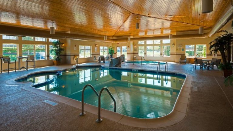 Holiday Inn Express & Suites Chicago West-Roselle, an IHG Hotel