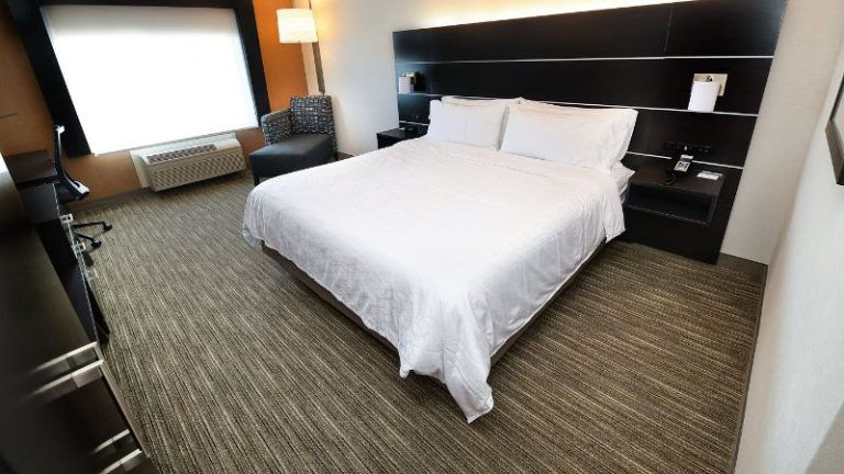 Holiday Inn Express & Suites Grand Forks, an IHG Hotel