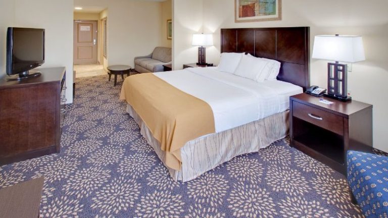 Holiday Inn Express & Suites Grand Island, an IHG Hotel