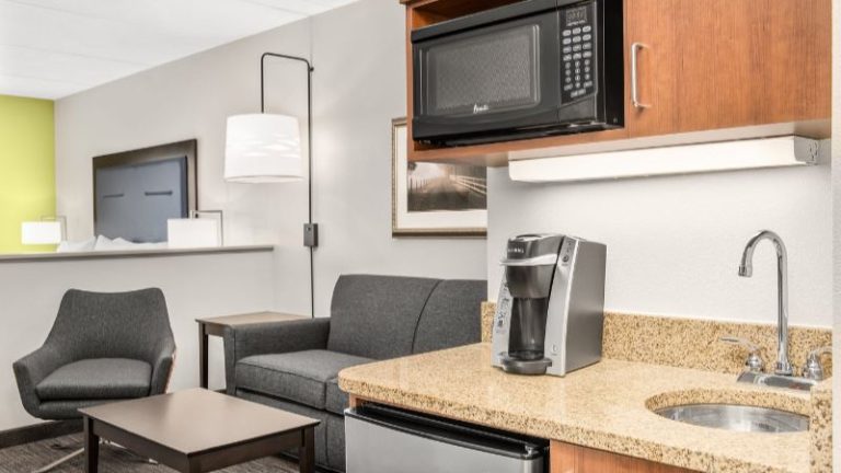 Holiday Inn Express & Suites Wilmington-Newark