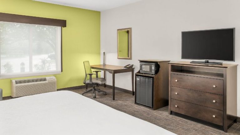 Holiday Inn Express & Suites Wilmington-Newark