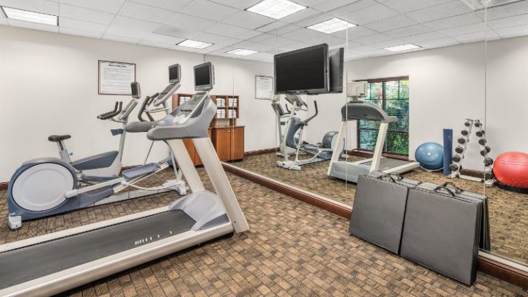 Holiday Inn Express & Suites Wilmington-Newark