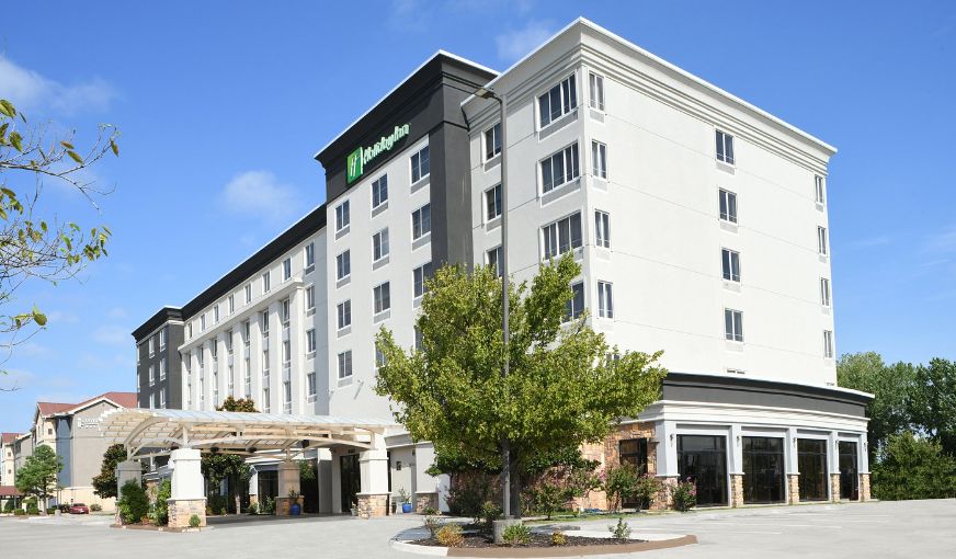 Holiday Inn Oklahoma City, room with private jacuzzi, photo 6