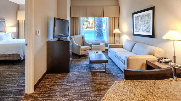Holiday Inn Scottsdale North- Airpark, an IHG Hotel