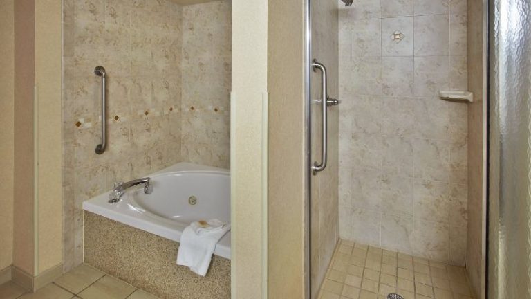 Holiday Inn & Suites Ann Arbor Univ. Michigan Area, an IHG Hotel