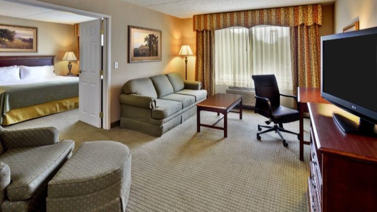Holiday Inn & Suites Ann Arbor Univ. Michigan Area, an IHG Hotel