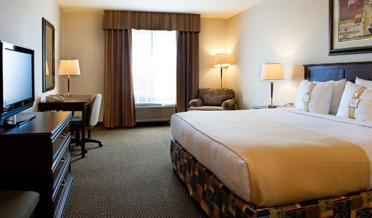 Holiday Inn & Suites West Edmonton, an IHG Hotel