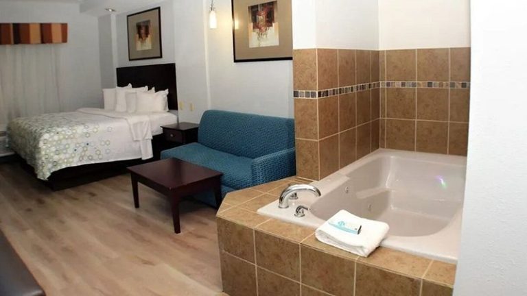 HomeTowne Studios & Suites Washington
