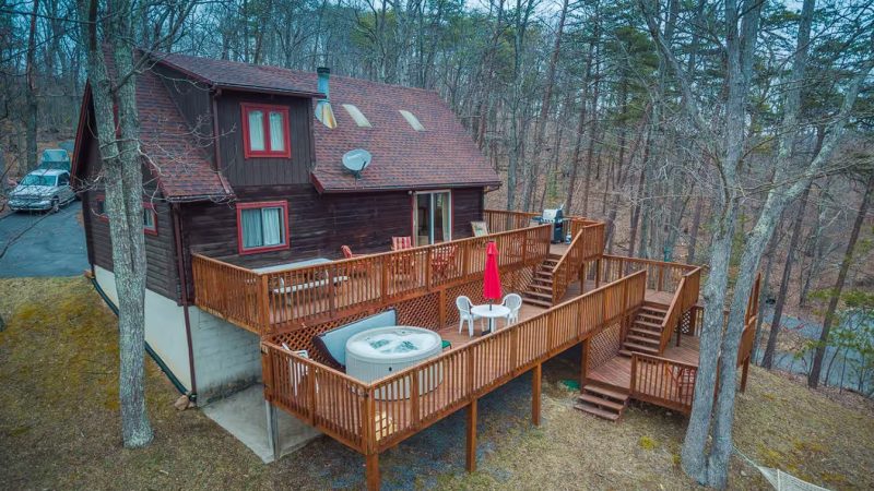 Horizon Hill – Log Cabin, cabin with a private hot tub, photo 2
