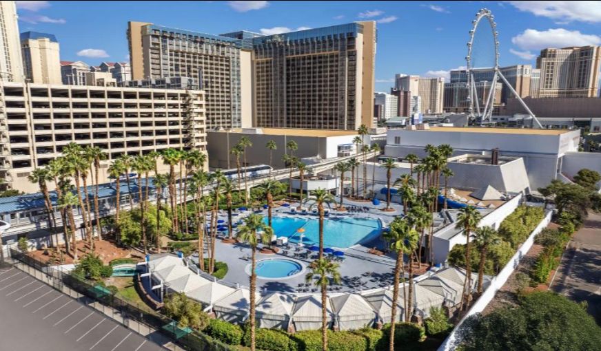 Horseshoe Las Vegas Hotel & Casino, room with private jacuzzi, photo 6
