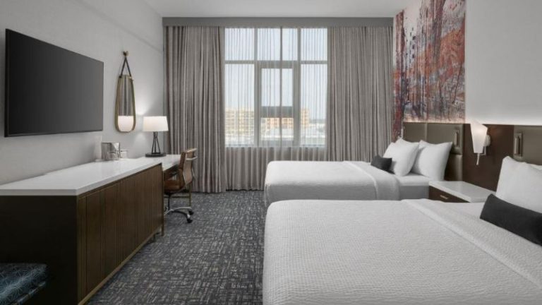 Hotel 43