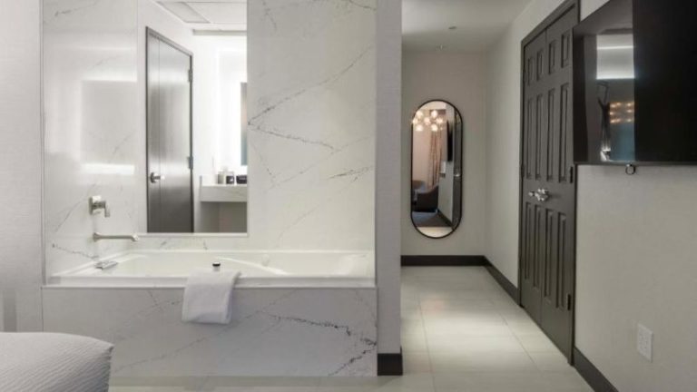 Hotel 43