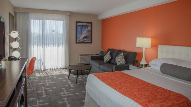 Howard Johnson Plaza Hotel by Wyndham by the Falls
