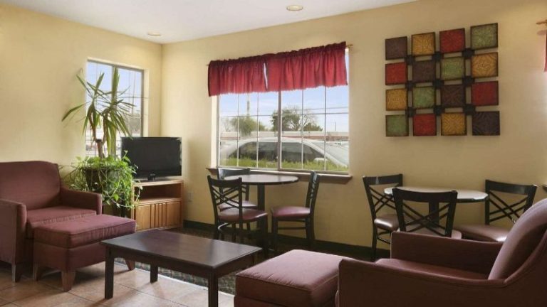 Howard Johnson by Wyndham Grand Prairie