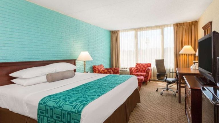 Howard Johnson by Wyndham Williamsburg