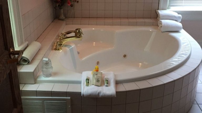 Inn At 835 Boutique Hotel