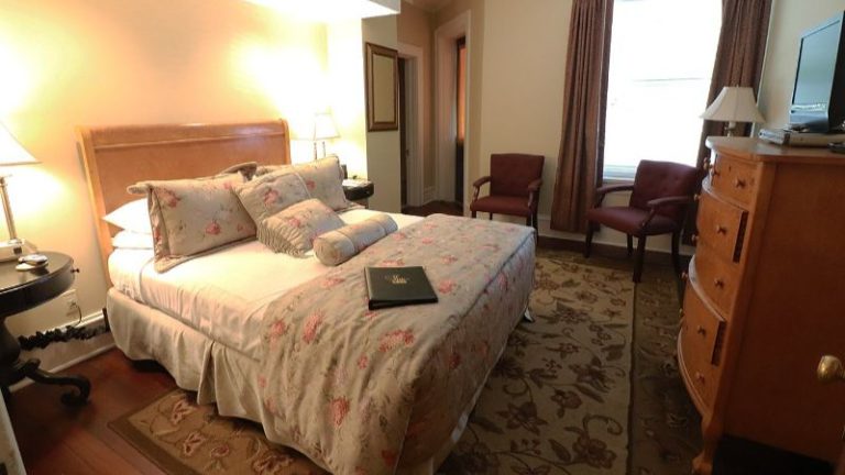 Inn At 835 Boutique Hotel