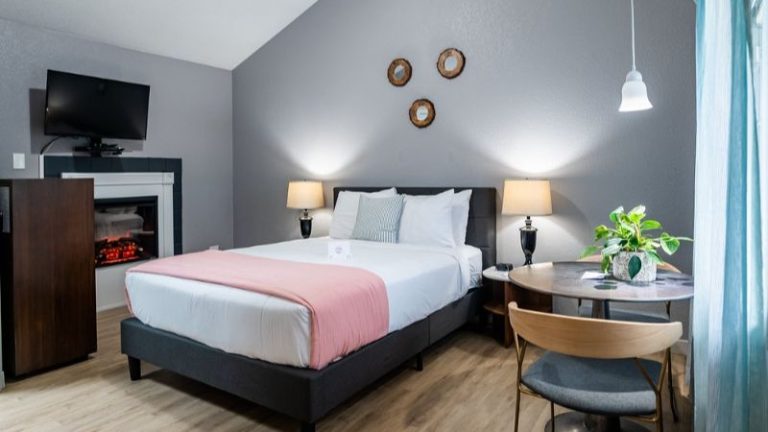 Inn at Haystack Rock