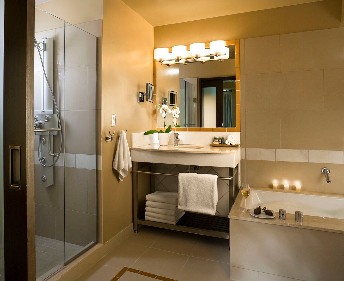 Inn at the WAC, room with private jacuzzi, photo 1