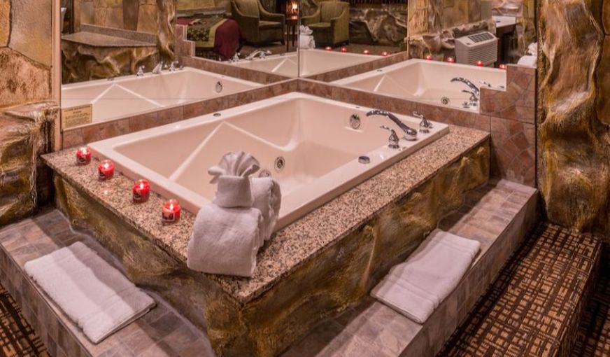 Inn of the Dove Romantic Suites with Jetted Tub Fireplace 1 - jacuzzi hotel room